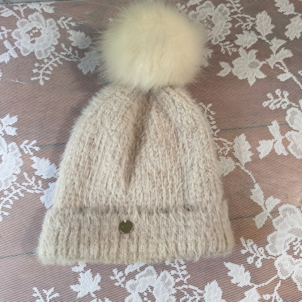 Express Beanie Hat Women One Size Beige Excellent Faux Fur Pom Pom Ribbed Knit